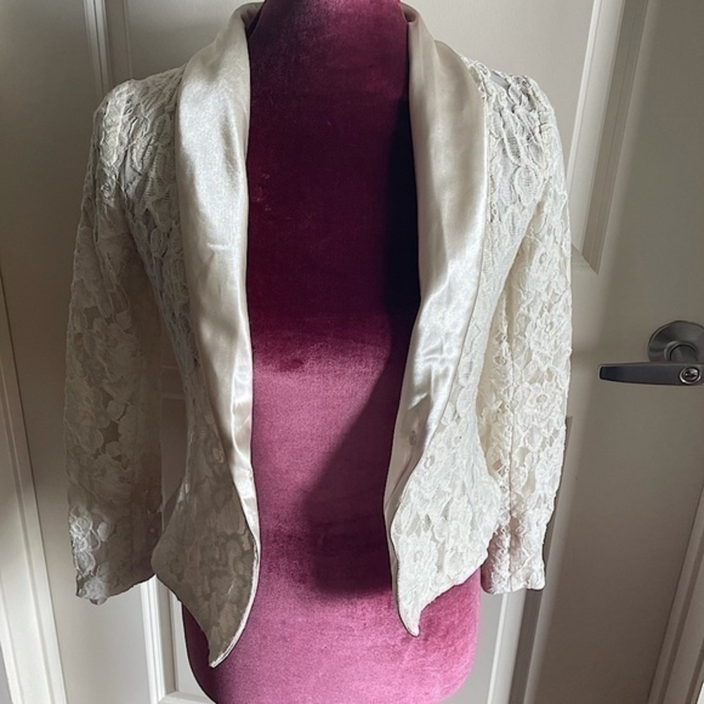 Forever 21 Ivory Lace Blazer SZ S